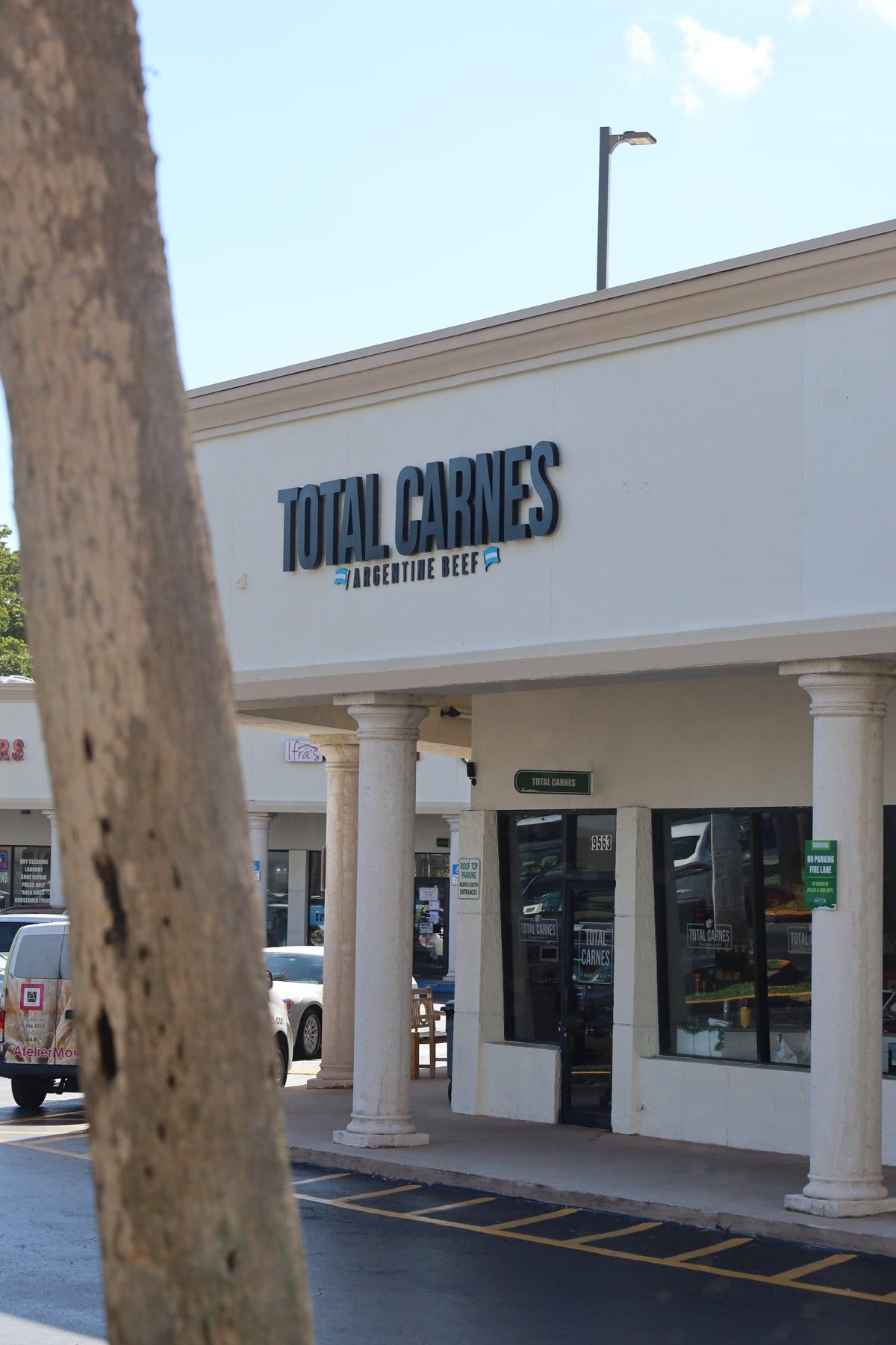 Front of a Total Carnes store in Miami